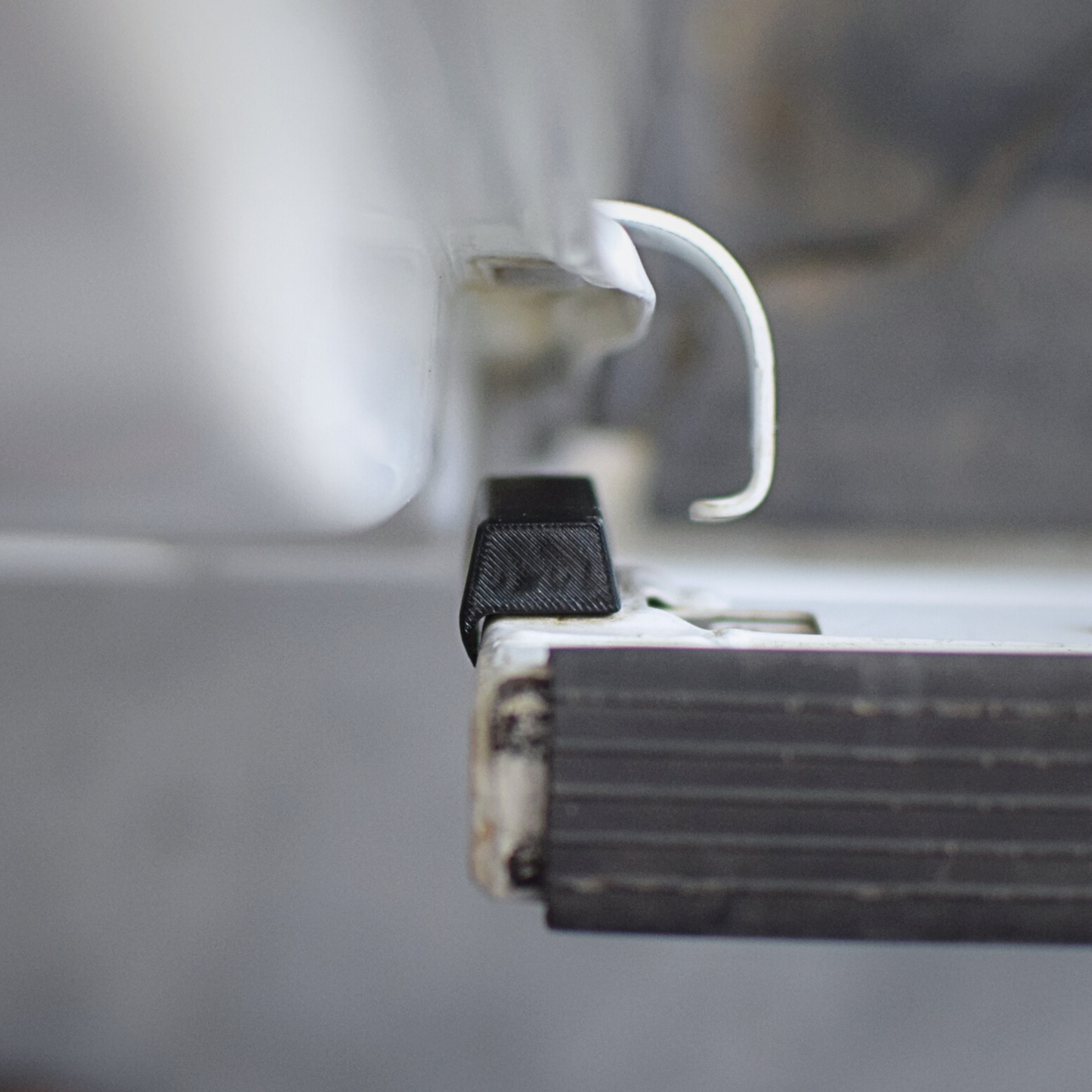 Mitsubishi Mini Cab Tailgate Ends